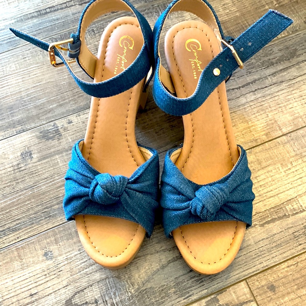 Platform chunky denim sandal heel. Comfort 1946 clogs